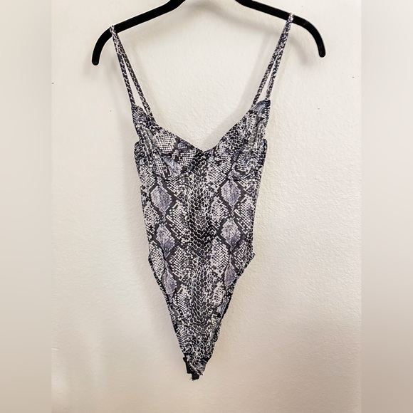NWT Fashion Nova Snakeskin See Through Bodysuit - SIZE XS - Picture 2 of 5